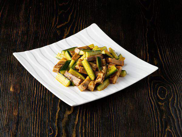 Кунгфу - Салат из свиных ушек со свежим огурцом