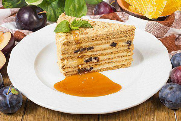 Мушмула - Торт Медовый с черносливом