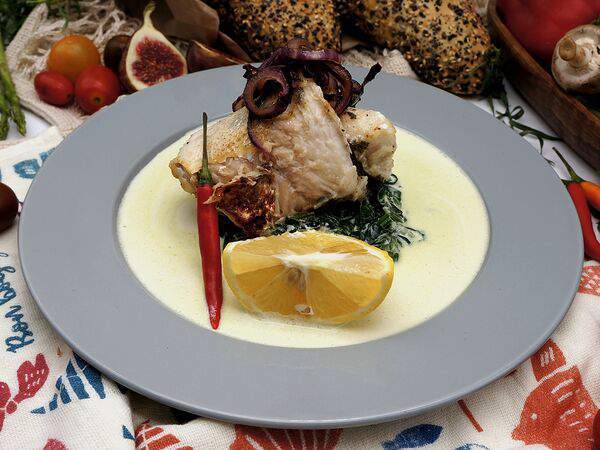 Кафе-пекарня Susser - Филе судака со шпинатом и карамельным луком