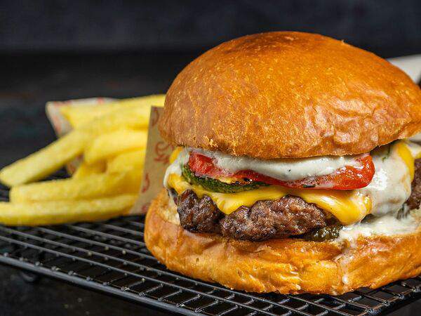 Разжигатели - Бургер с соусом блю чиз