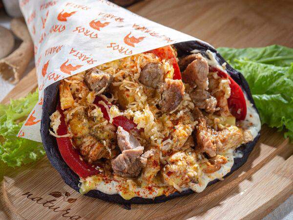 Гирос SPARTA - Гирос Black сырный с курицей в пите