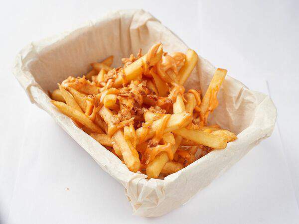 Пицца №1 - Картофель фри с бургерным соусом и луком пай