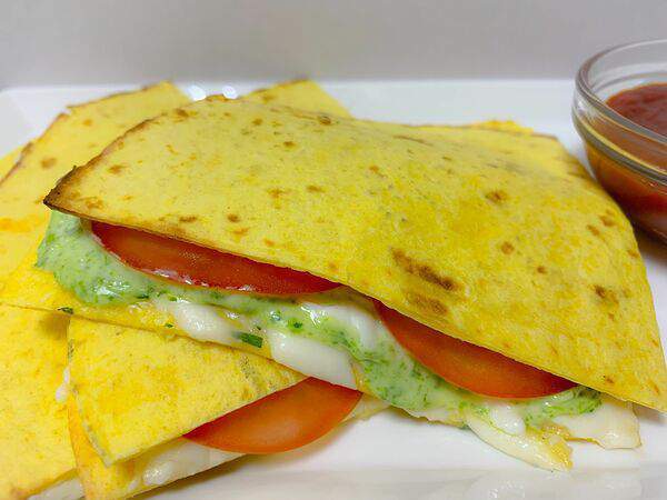 Mr Tako - Кесадилья со шпинатом и томатами