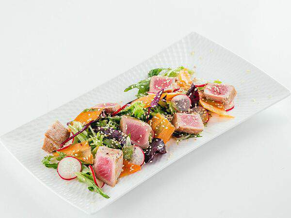 Azia House Intourist - Салат Татаки с тунцом