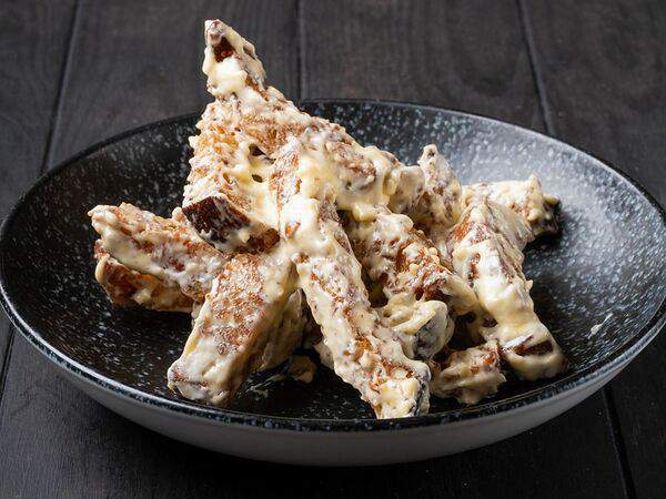 Garage - Чесночные гренки с сыром чеддер