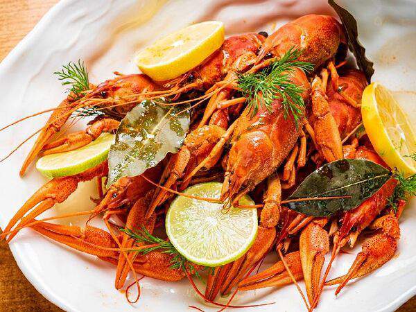 Гости рестопаб - Вареные c душистым перцем, лавровым листом и укропом