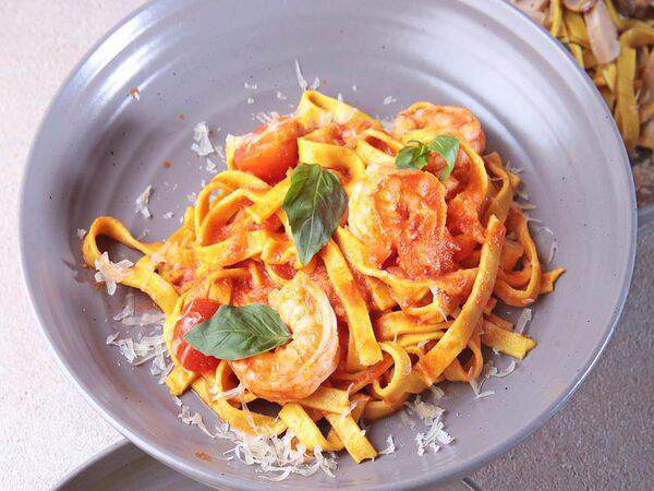 Rose Cafe - Паста с креветками и томатами