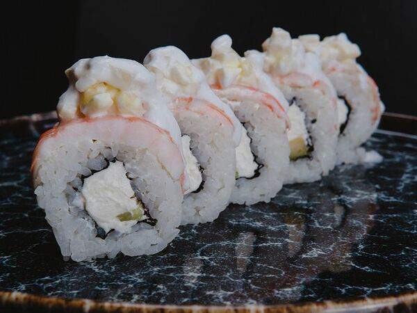 Такаши - Ролл в кокосовом пюре и тигровыми креветками