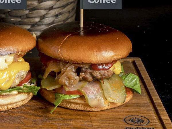 Golden Coffee - Бургер с говядиной