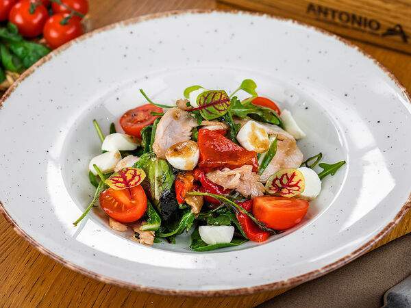 Antonio - Салат из индейки с моцареллой и печёным перцем