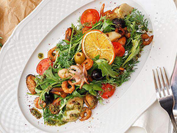 Васнецовъ - Салат с морепродуктами