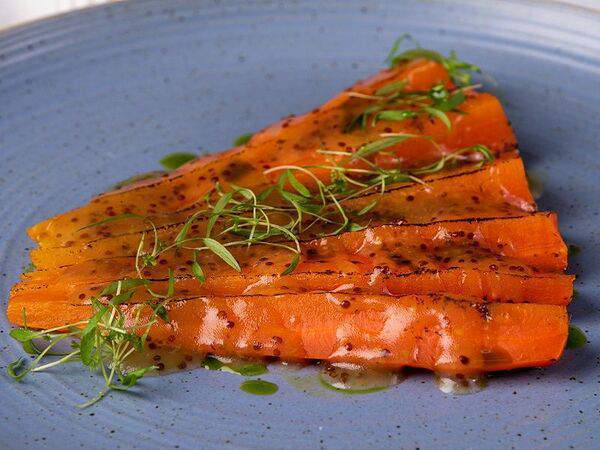 Mandarinka Restaurant & Bar - Печеная морковь в имбирно-медовой заправке