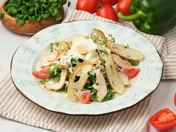 Амуретто - Салат цезарь с курицей