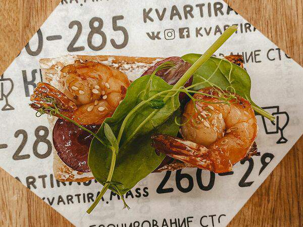 Квартира - Брускетта с креветкой и винoградом