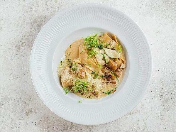 Forno rosso - Паста с грибами и трюфельным соусом