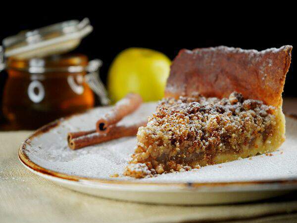 Крафт-кафе Вжарим - Теплый яблочный крамбл с медом и корицей