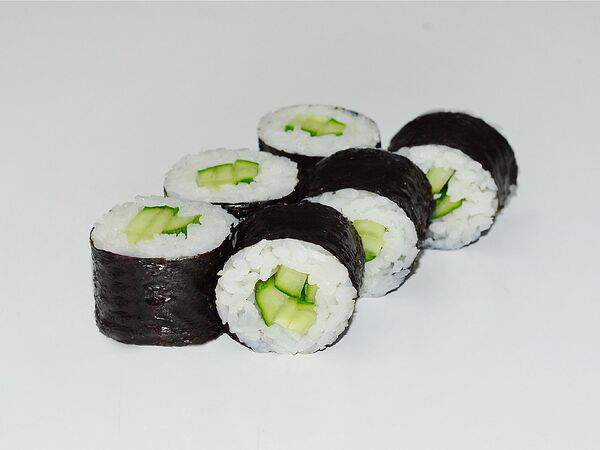 GoldenCook - Классический ролл с огурцом