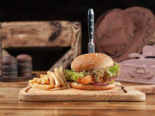 Техас паб - Бургер Чикен с картофелем фри