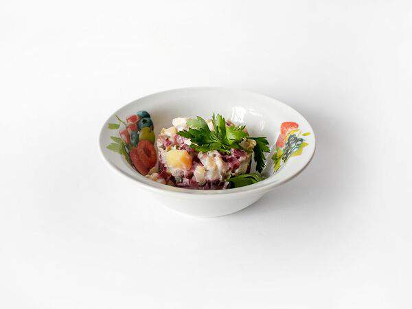 Вареничная №9 - Салат из сельди с яблоком