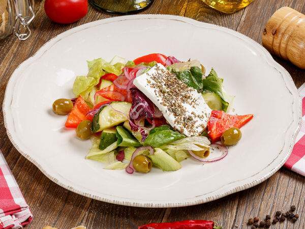 Donna Olivia - Салат из свежих овощей с сыром фета