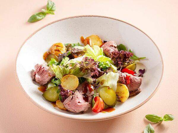 Шоколадница - Тёплый салат с ростбифом