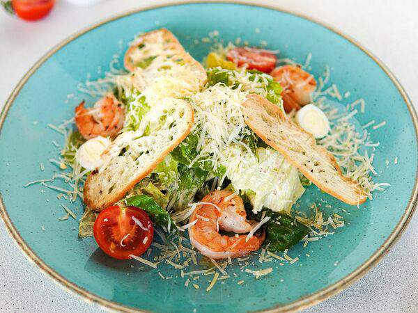 Family kitchen - Салат Цезарь с креветками