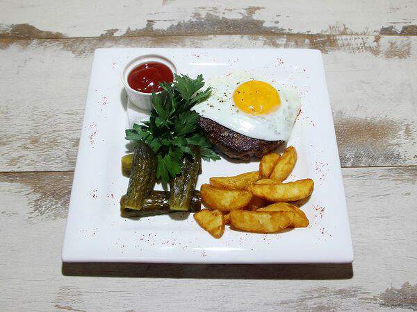 Оливия - Бифштекс с яйцом