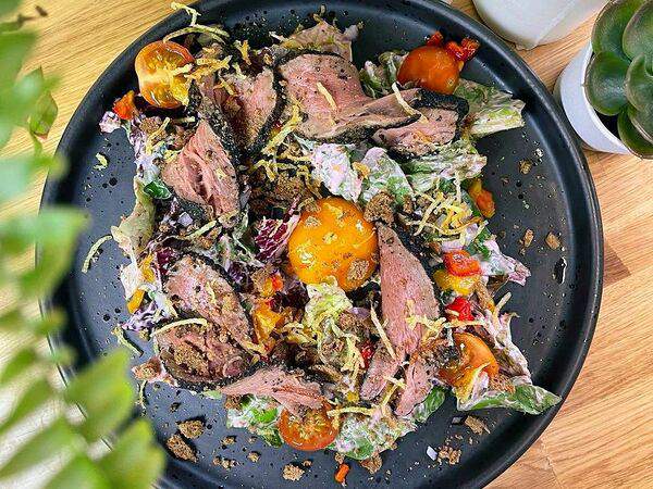 Dream Cafe - С маринованным ростбифом и желтком конфи