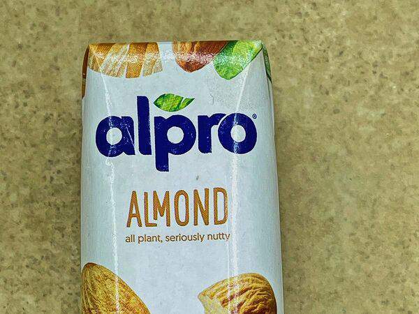 Шкаф - Молоко миндальное