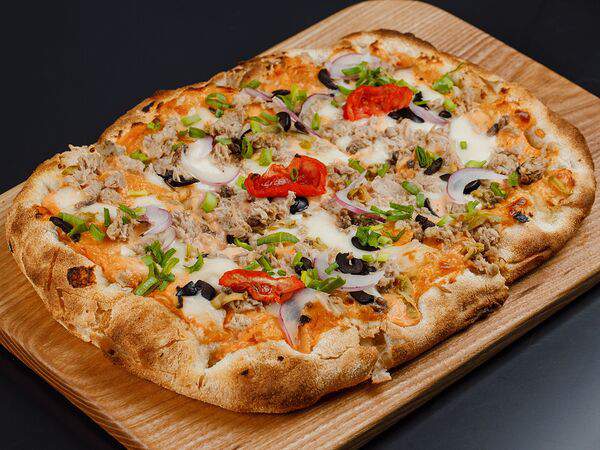 Четыре сына - Пицца Тунец, оливки, красный лук