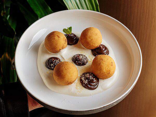 Мона - Рикотники с черносливом и сметаной