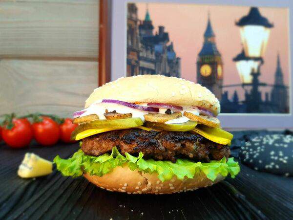 London strike cafe - Бургер BBQ