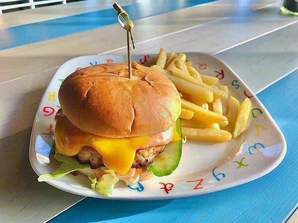 Eat Meet - Бургер из индейки с картофелем фри