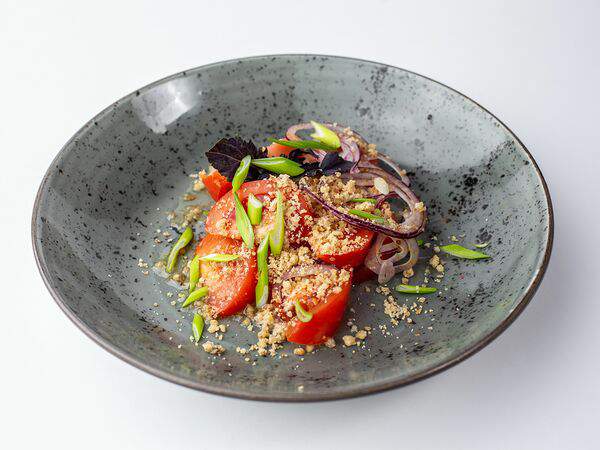 Персонажи - Розовые томаты с ялтинским луком