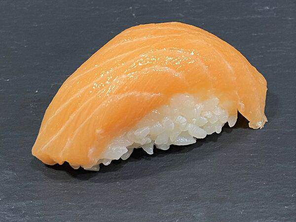 Лосось sushi & oysters - Суши с лососем