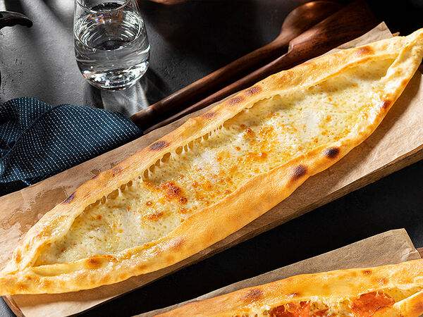 Чайхона №1 Тимура Ланского - Турецкий пиде с мягким сыром и сулугуни