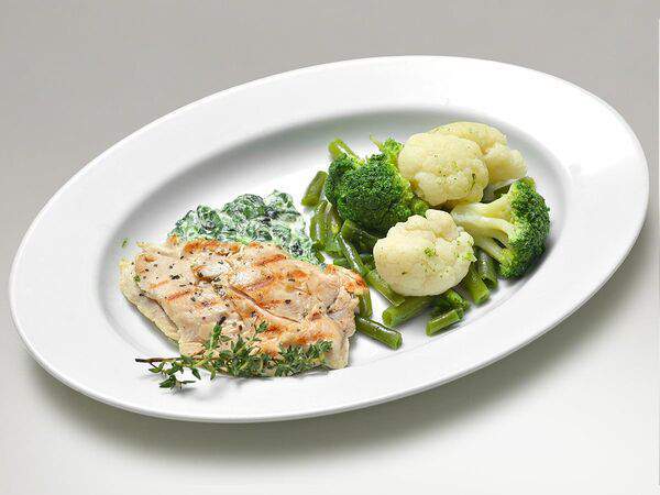 Mamma mia - Филе индейки на подушке из шпината с овощами альденте