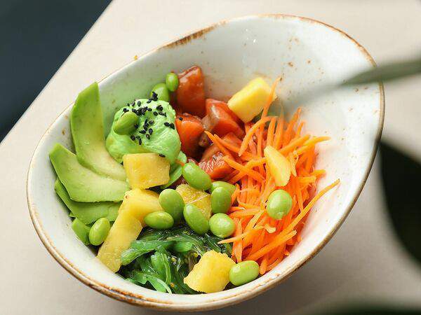 Знакомое место - Поке с лососем и манго