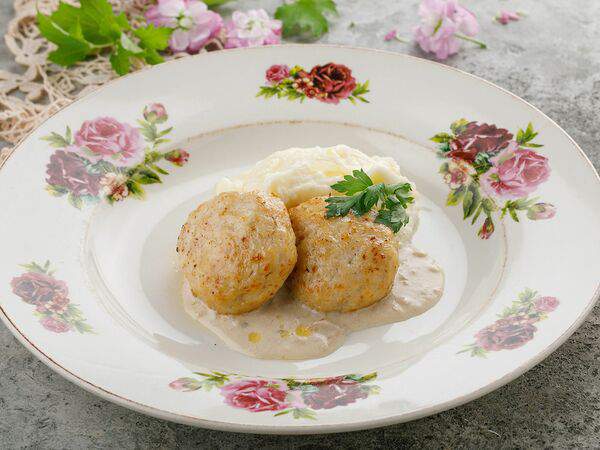 Катюша - Котлеты из индейки с пюре и грибным соусом