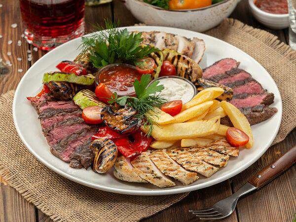 Grizzly Bar - Большая тарелка стейков