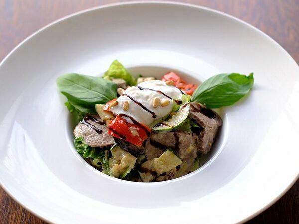 Помидорро - Салат тёплый с ростбифом