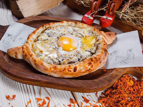 Пиноккио Djan - Хачапури по-аджарски с трюфельной пастой