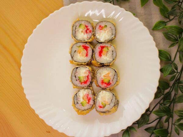 Yummy world - Жареные роллы Хансю с лососем