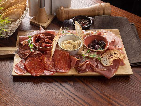 L'angolo Italiano - Итальянская мясная тарелка