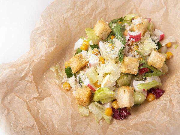 Пицца экспресс 777999 - Салат с крабовыми палочками и сухариками