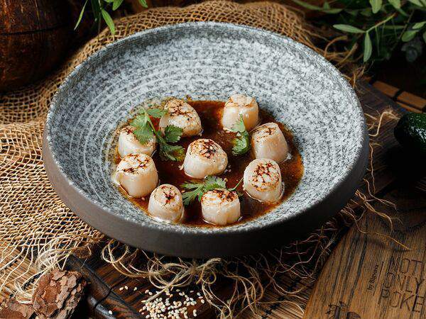 Поке от Not Only Poke by Bigvava - Татаки из гребешка с соусом понзу и трюфельным маслом