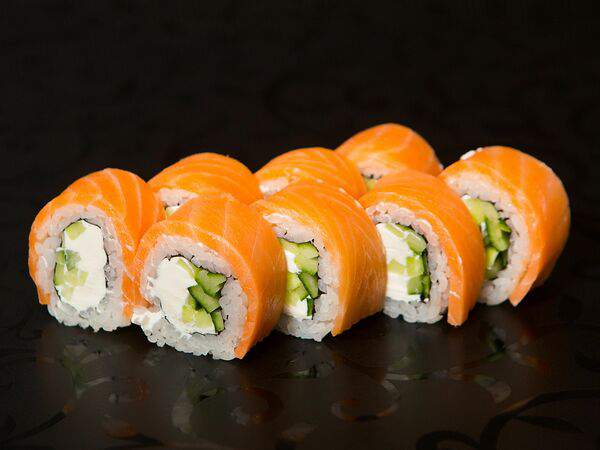 Sushi-country - Ролл Филадельфия с копченым лососем