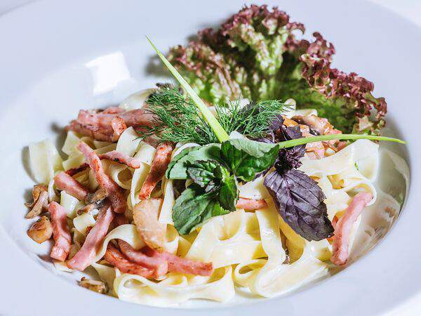 Gusto Pasta & Pizza - Феттуччине с ветчиной и грибами