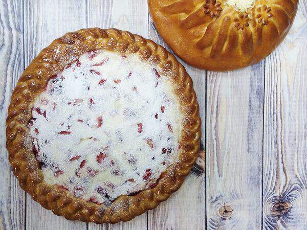 La булка - Пирог с клубникой и сметаной