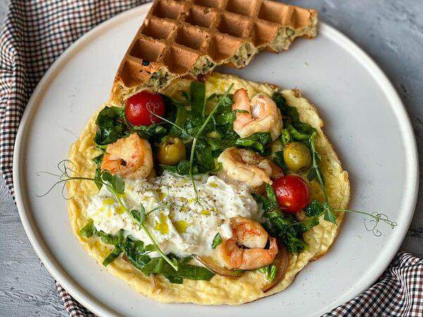 Чарли - Омлет с креветками и сыром страчателла